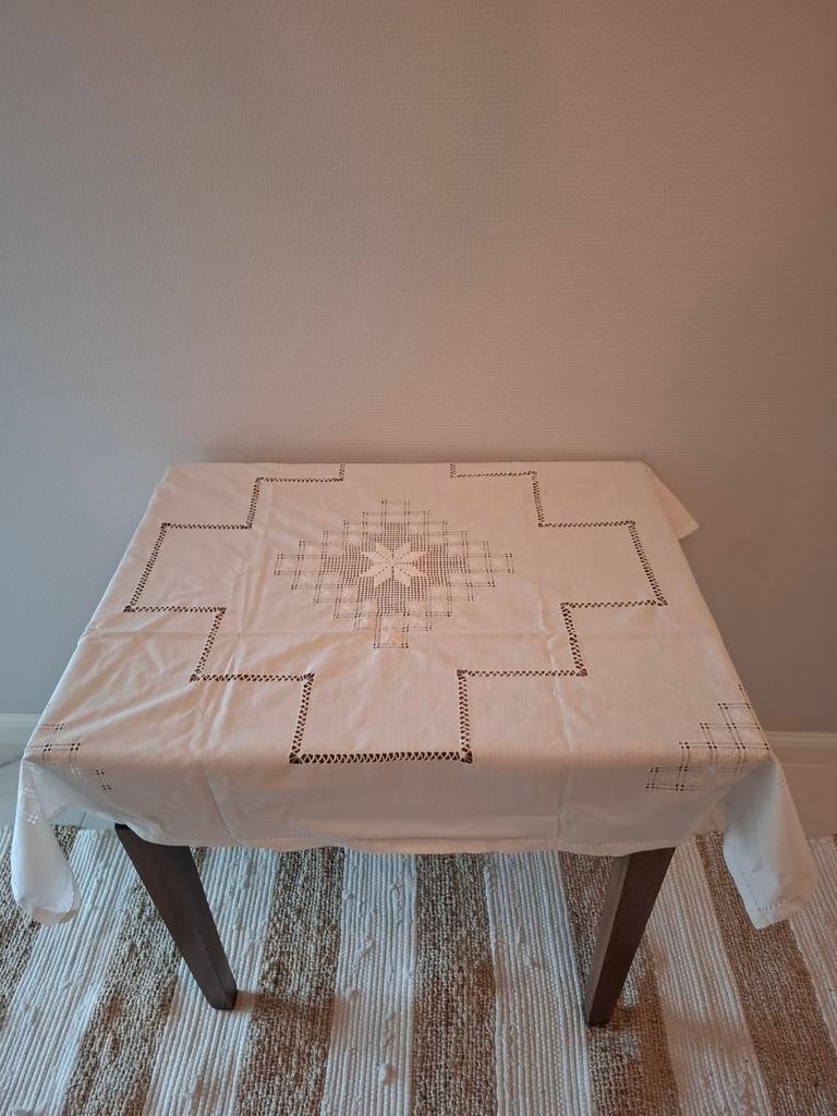 Nappe ancienne brodée, Maison & Meubles, Enlèvement ou Envoi, Utilisé