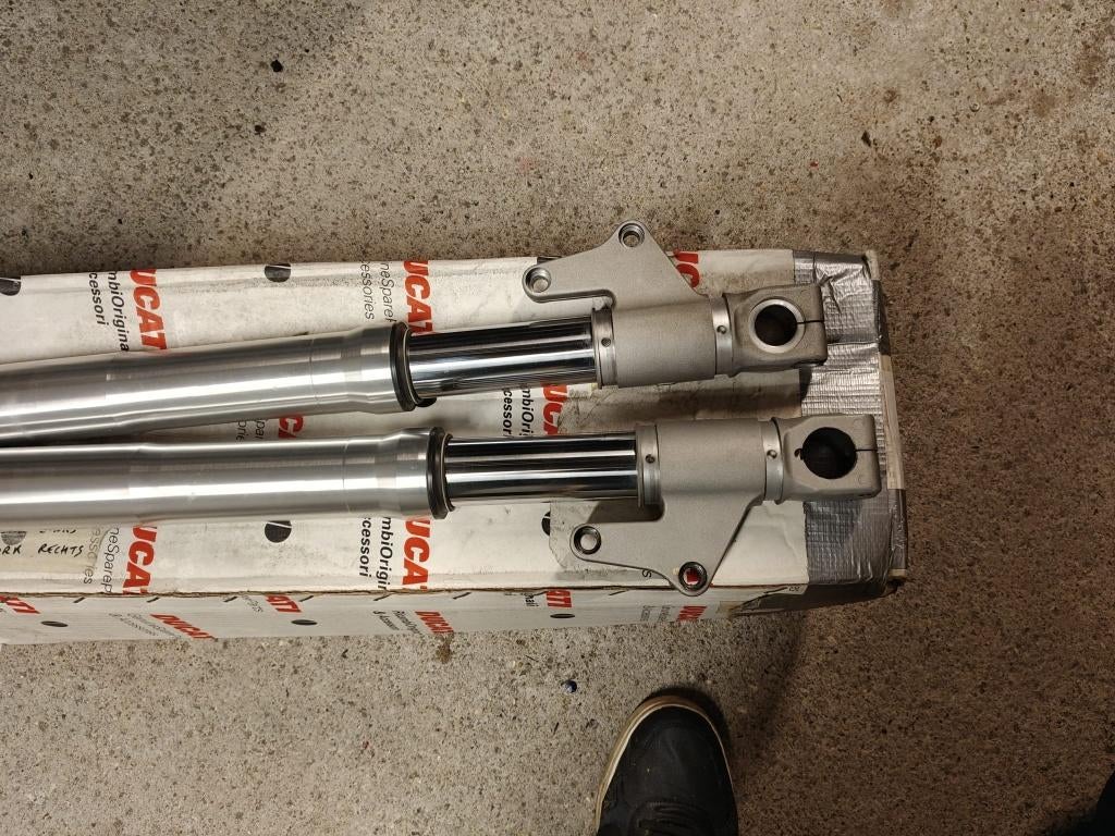 DUCATI SPORT CLASSIC FOURCHE AVANT, Motos, DUCATI, Enlèvement ou Envoi, Utilisé, Jackierogier@outlook.be