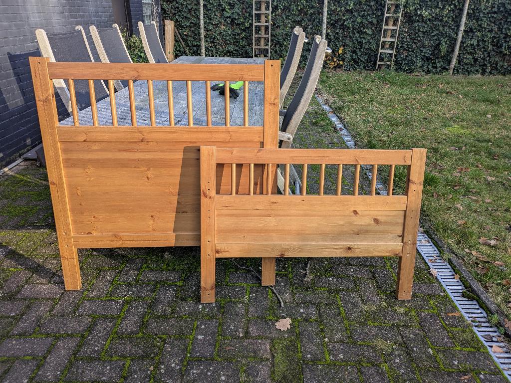 Grenen bed:  2 aparte bedden of stapelbed, Kinderen en Baby's, Kinderkamer | Bedden, Ophalen, Gebruikt, 70 tot 85 cm, Lattenbodem
