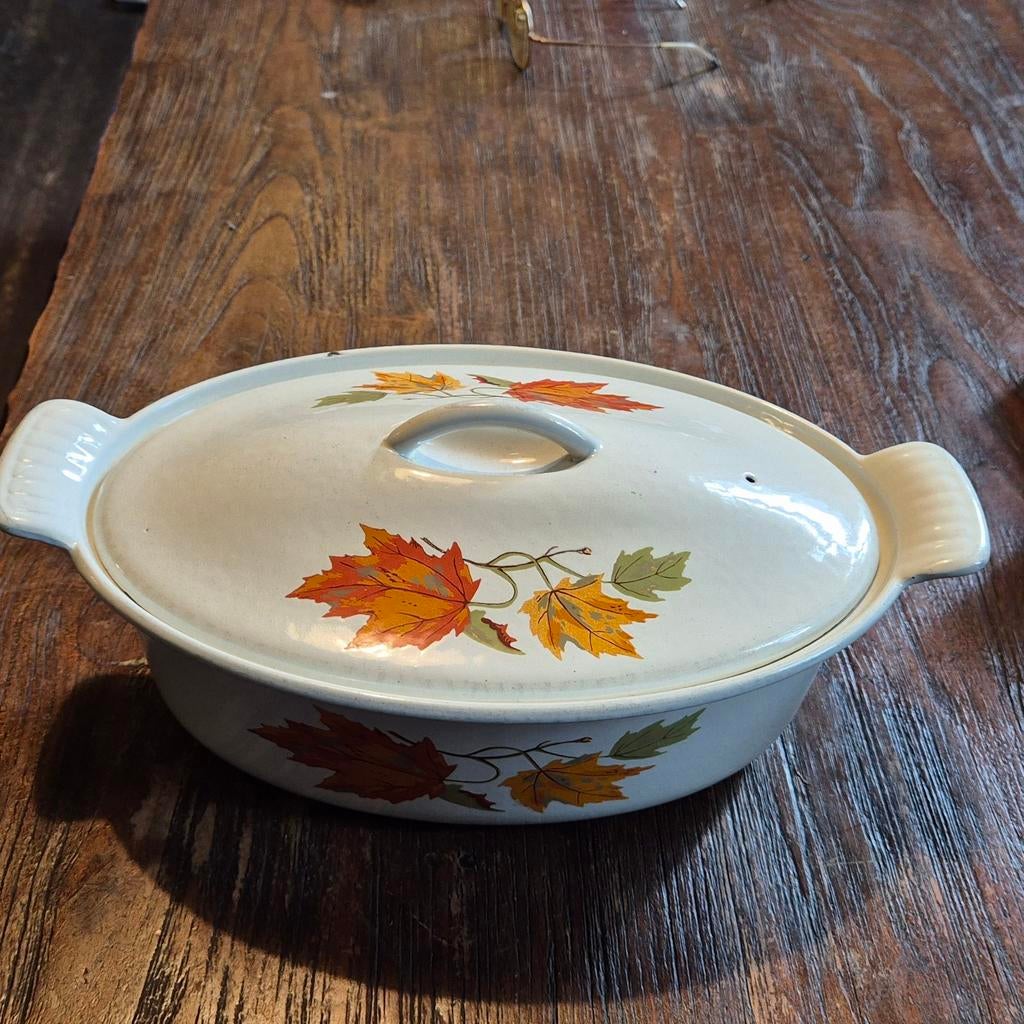 cocotte gietijzer met wijnbladmotief België, Antiek en Kunst, Antiek | Keukengerei, Ophalen of Verzenden