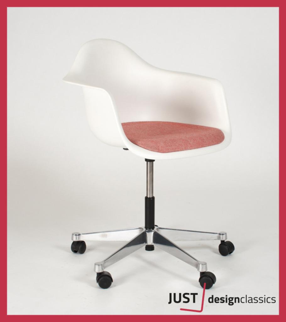 Vitra Eames Plastic Arm Chair PACC Wit / Oranje, Huis en Inrichting, Ophalen, Oranje