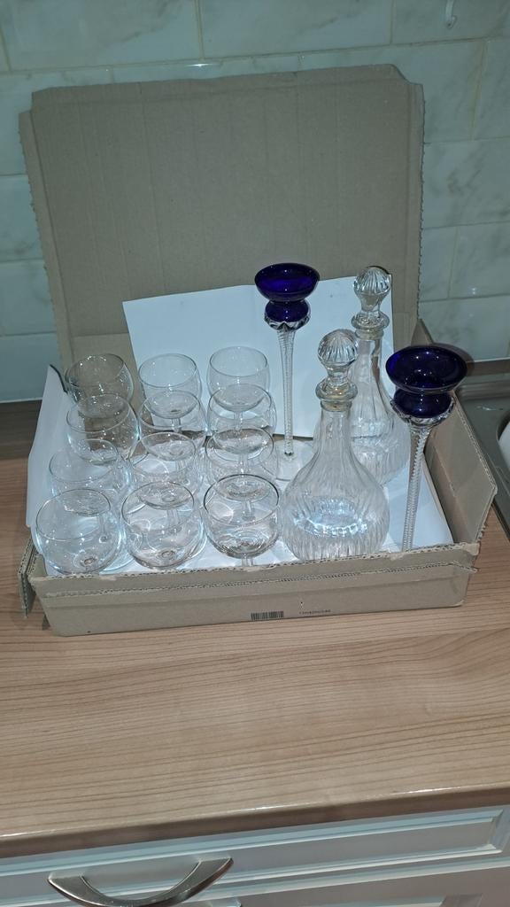 2 carafes et 12 verre et 2 bougie neuf, Enlèvement