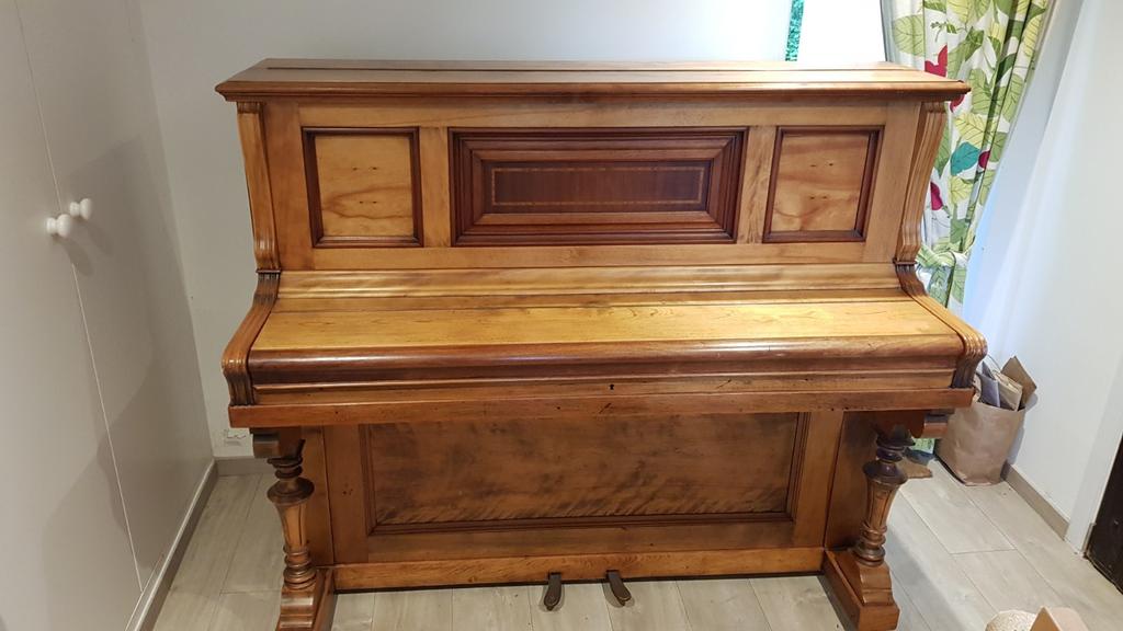 Prachtige bruine houten rechtopstaande piano, Muziek en Instrumenten, Piano's, Ophalen, Bruin, Piano