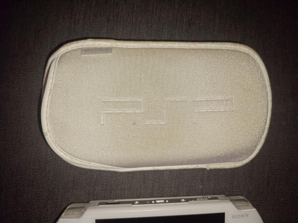 Psp 1000 blanc Rare Stock firmware 3.52 M33 avec pochette So, Consoles de jeu & Jeux vidéo, Enlèvement ou Envoi, Comme neuf, Blanc