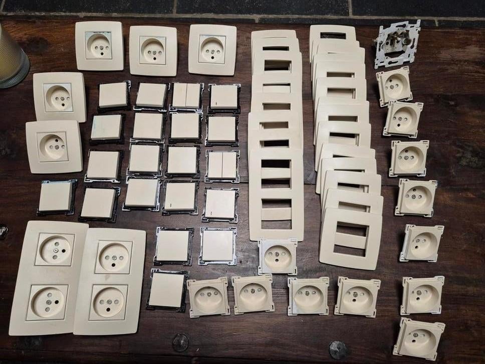 Partij Niko schakelaars enzo, Doe-het-zelf en Bouw, Elektriciteit en Kabels, Ophalen of Verzenden, Schakelaar