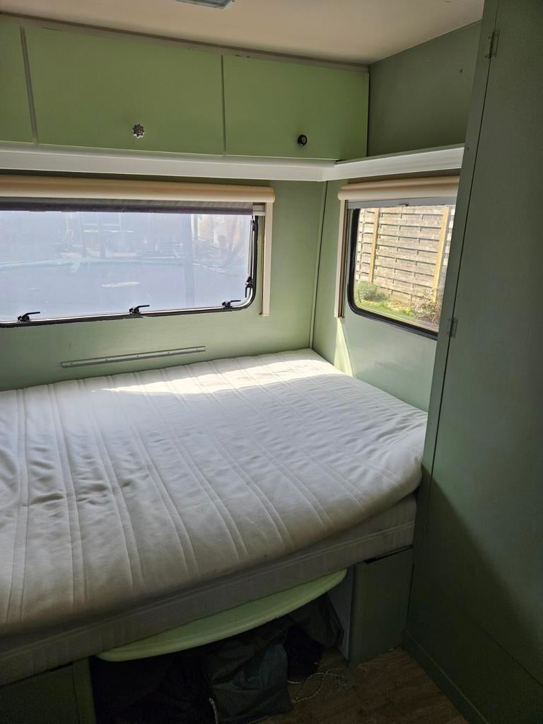 Gezellige vintage caravan – jouw eigen mini escape, Caravans en Kamperen, Caravans, Particulier, Stapelbed