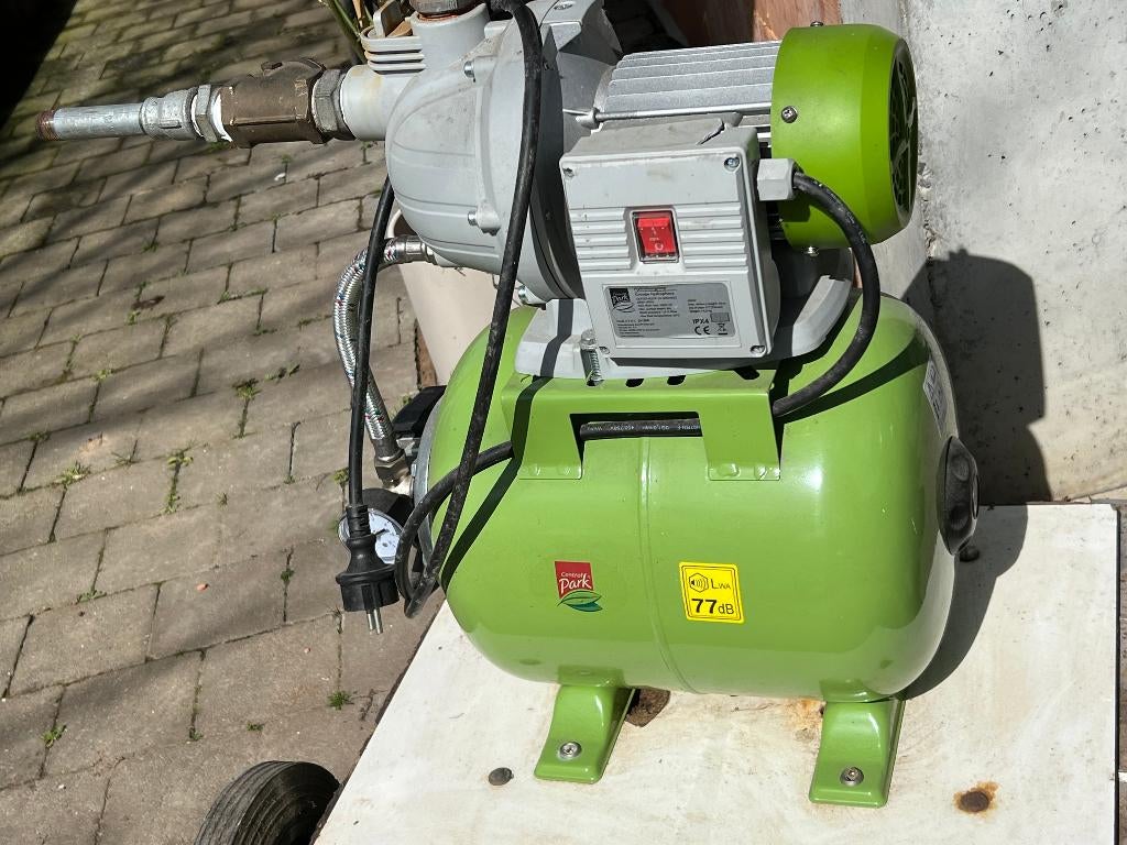 POMPE À EAU HYDROPHORE, Bricolage & Construction, Enlèvement, Utilisé