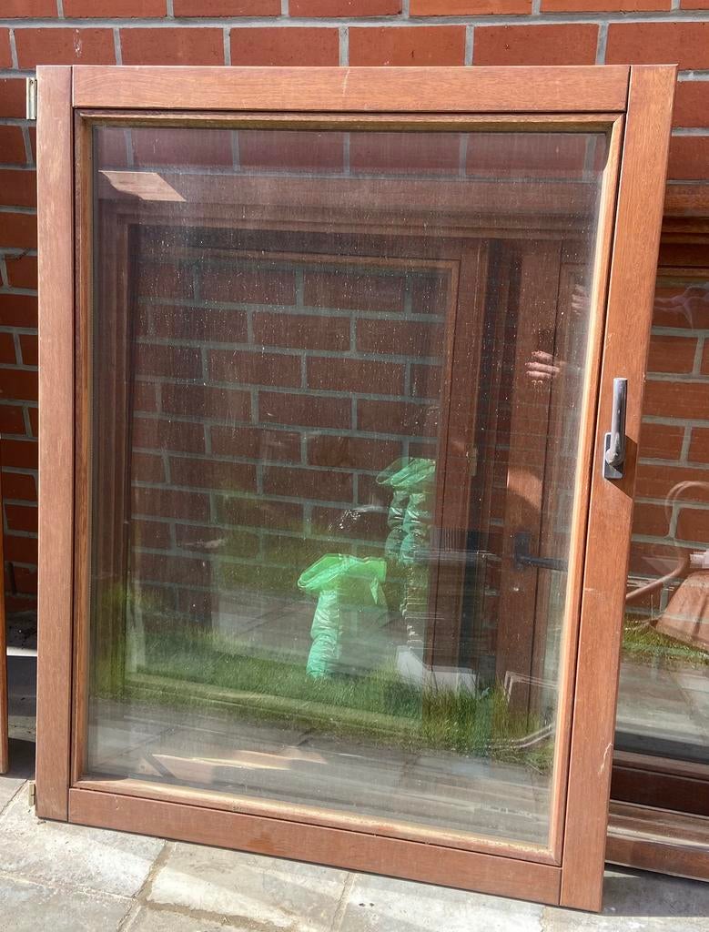 2 x fenêtre en bois, Bricolage & Construction, Châssis & Portes coulissantes, Enlèvement, Utilisé, 75 à 150 cm, 75 à 150 cm