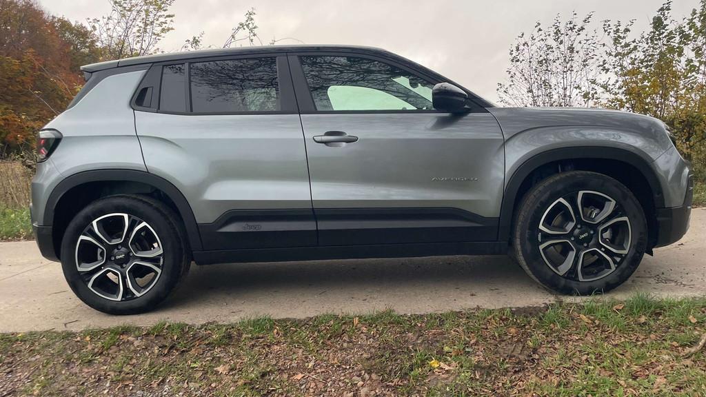 Jeep Avenger e-Avenger 54 kWh Summit neuve 10 km Prix tvac, Autos, Argent ou Gris, Achat, https://public.car-pass.be/vhr/ef0fcb1e-af0e-48c4-a81e-91abecd478f9