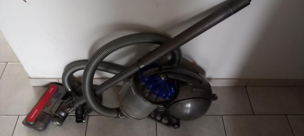 Aspirateur dyson, Enlèvement