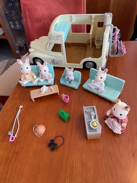 Sylvanian Camping Car avec famille lapin., Enlèvement ou Envoi, Utilisé, Maison de poupées