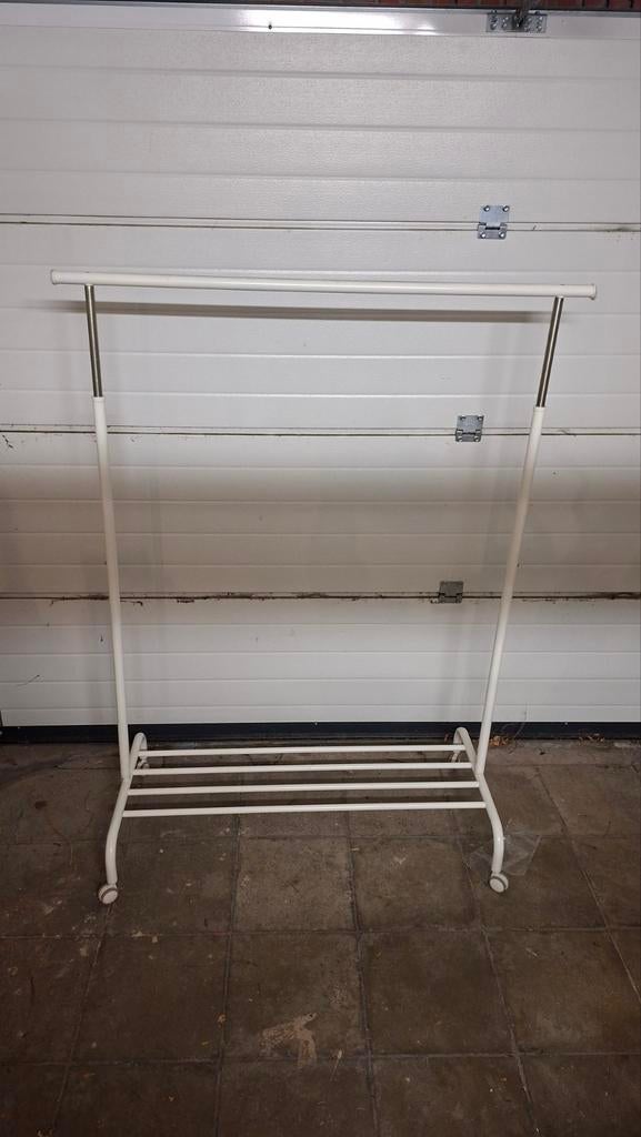 A donner tringle a vêtements + pose chaussures, Kleding | Dames