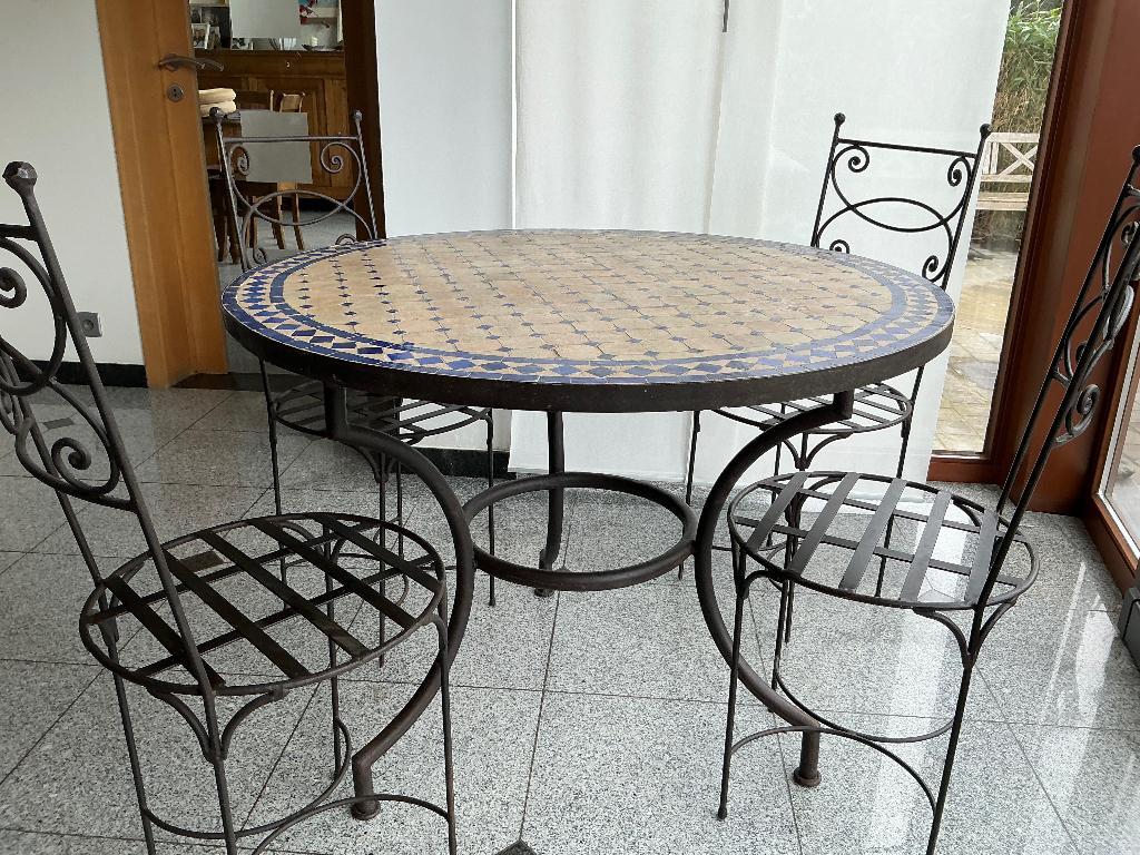 Ensemble Table Marocaine en Zellige + 4 chaises assorties, Rond, Style marocain (Zellige), Comme neuf, 100 à 150 cm
