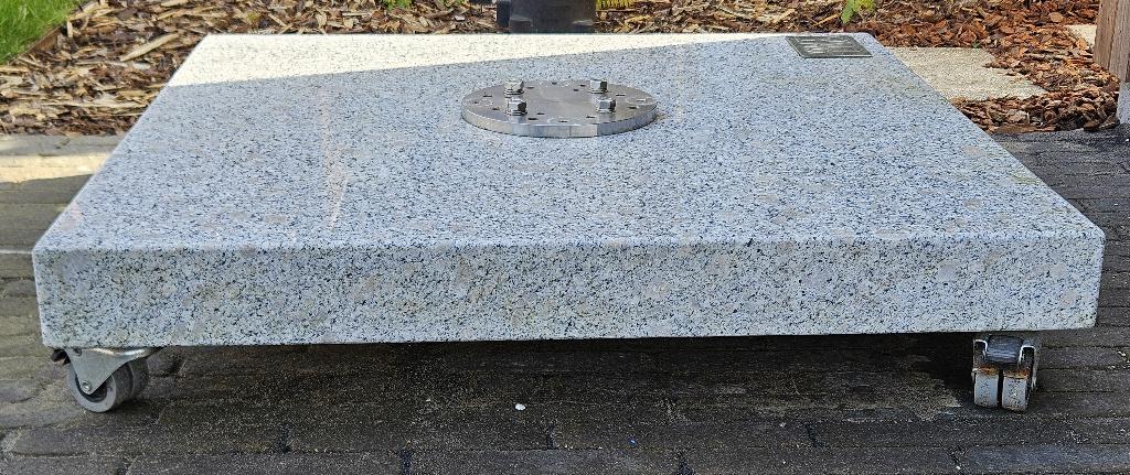 Base en granit Outliv, Jardin & Terrasse, Parasols, Utilisé, Parasol flottant, Inclinable, Réglable, Étanche, Enlèvement