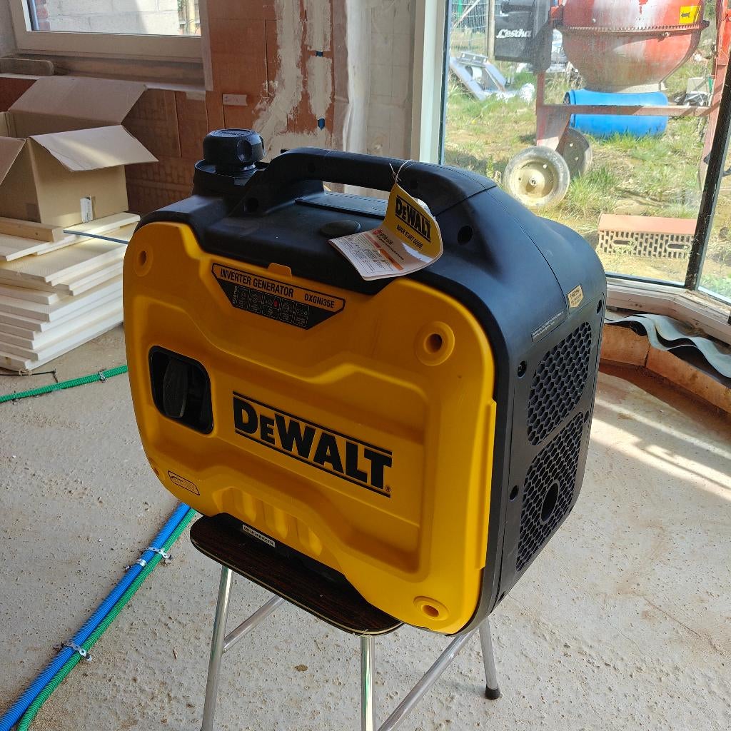 Inverter Generator Dewlalt 3500 Watt (DXGNi35E), Bricolage & Construction, Générateurs, Comme neuf, Démarrage électrique, Essence