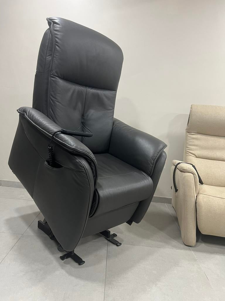 ELEKTRISCHE RELAXZETEL HUKLA MET 2 MOT. + GRATIS LEVERING!!, Huis en Inrichting, ., Leer, Ophalen of Verzenden, Zo goed als nieuw