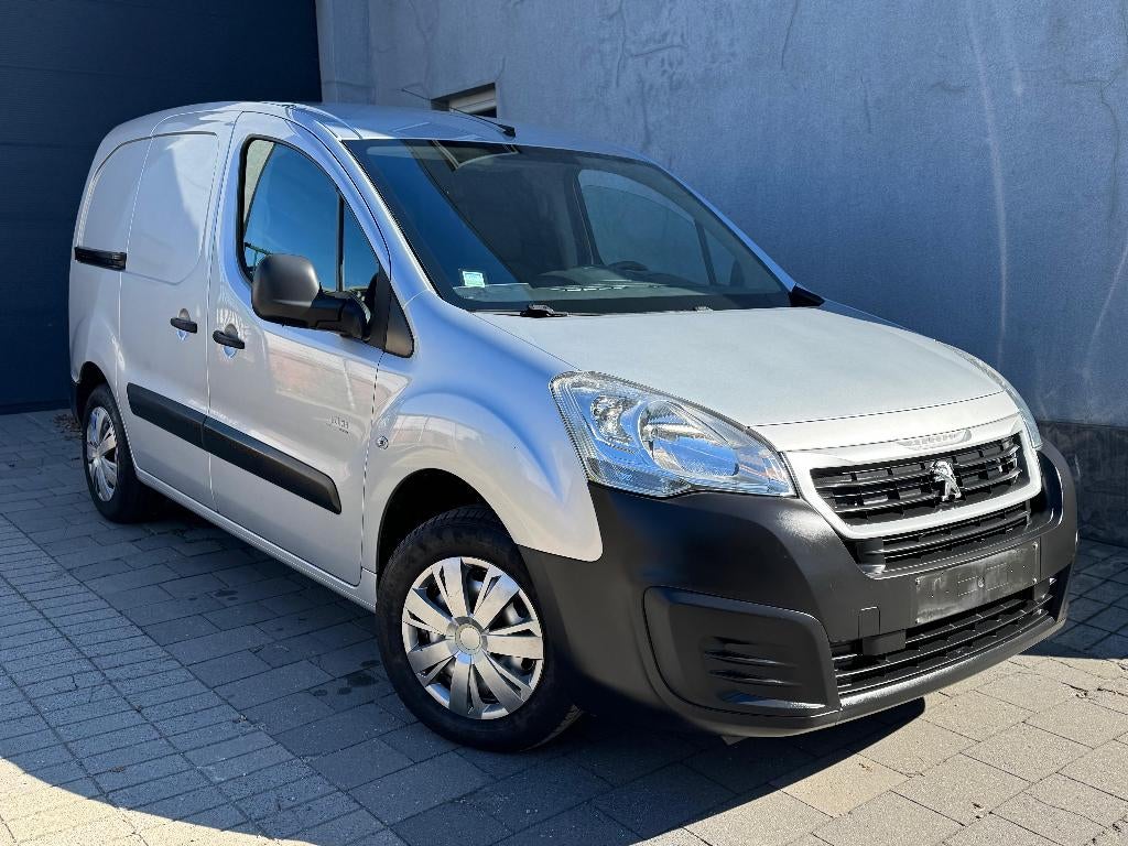 PEUGEOT PARTNER 1.6 DIESEL 2016 LICHTE VRACHT EURO 6B WEINIG, Auto's, Bestelwagens en Lichte vracht, Stof, Euro 6, 4 cilinders