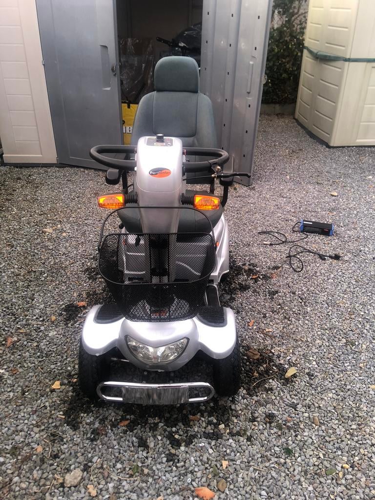 Trottinette, stationnaire, la batterie doit être remplacée, Enlèvement, Utilisé, Autres marques