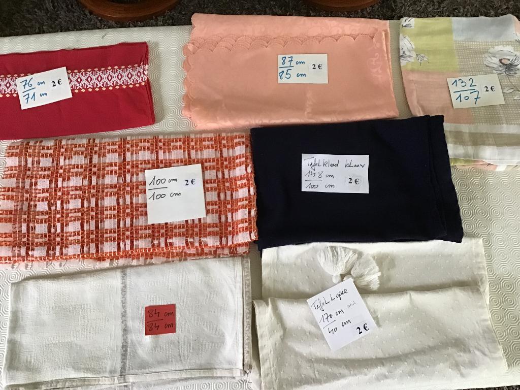 7 nappes pour seulement 2 euros chacune, Maison & Meubles, Nappes, Enlèvement ou Envoi, Comme neuf