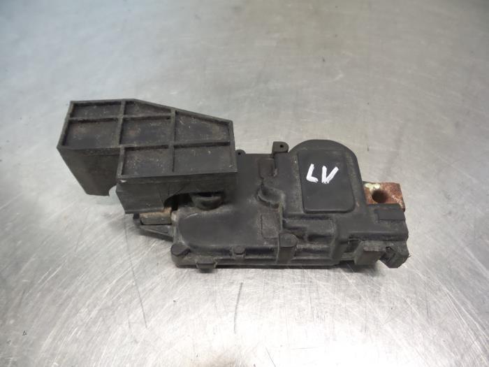 Moteur verrouillage centrale des portes d'un Hyundai Coupe (, -, 3 mois de garantie, Utilisé, Hyundai