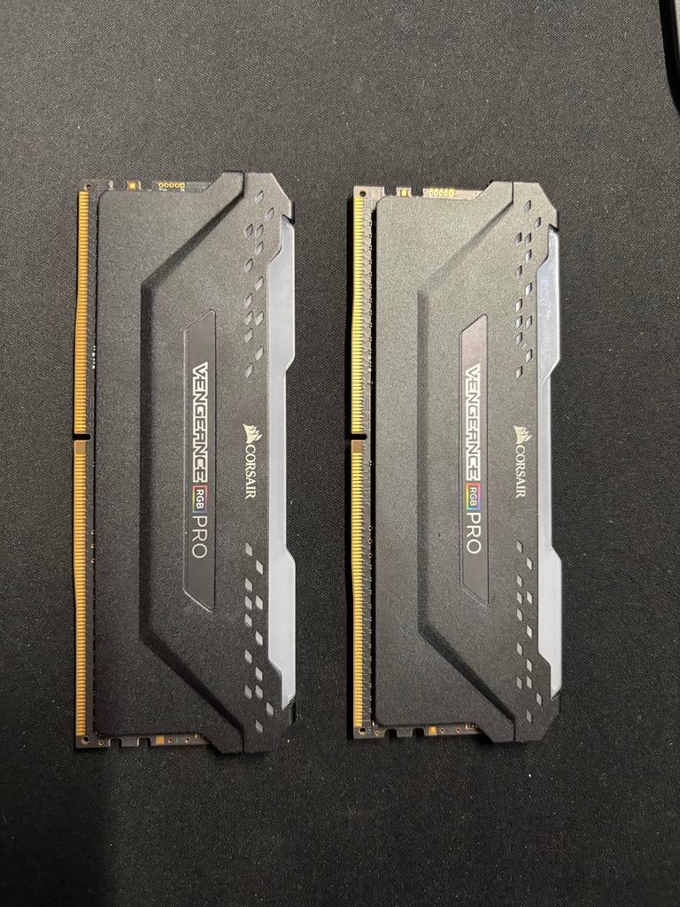 Corsair vengeance rgb pro 2x8GB ddr4, Computers en Software, RAM geheugen, Ophalen of Verzenden, Zo goed als nieuw, DDR4