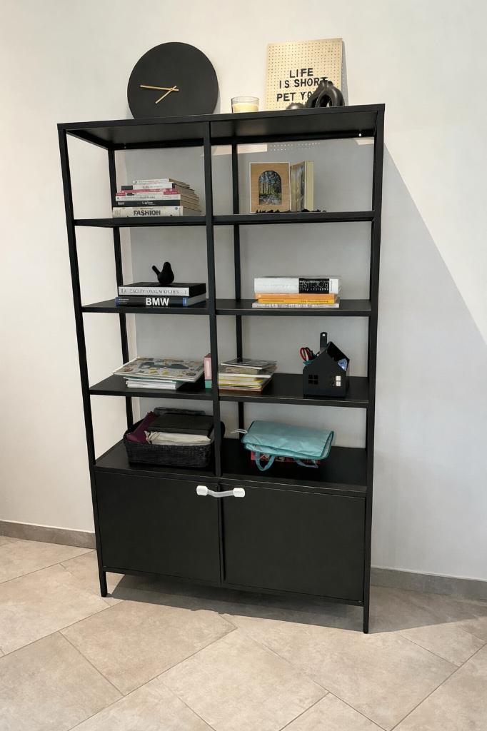 Bibliothèque métallique noir, 25 à 50 cm, Avec porte(s), Comme neuf, 100 à 150 cm