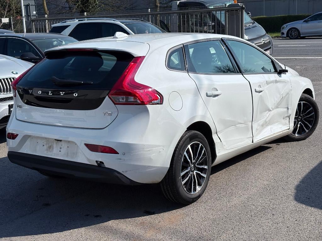 | Volvo V40 2.0 Benzine | 2019.06 | 99.000 km's | Accident, Auto's, 90 kW, Euro 6, Wit, Bedrijf