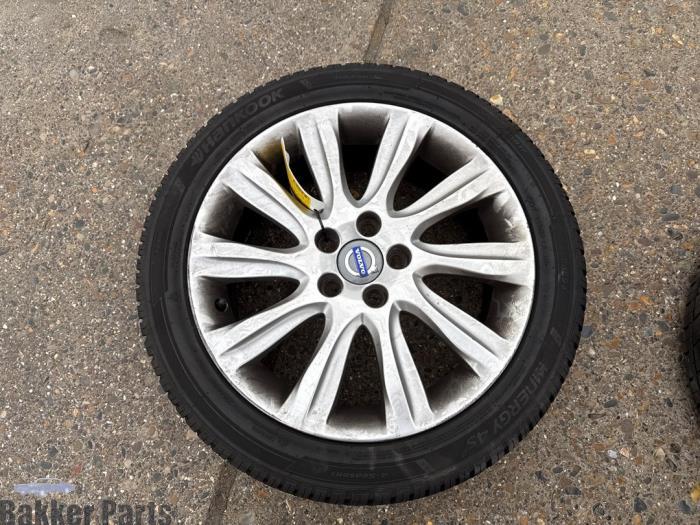 Velg + Band van een Volvo V40, Auto-onderdelen, Banden en Velgen, Gebruikt, -, -, 3 maanden garantie