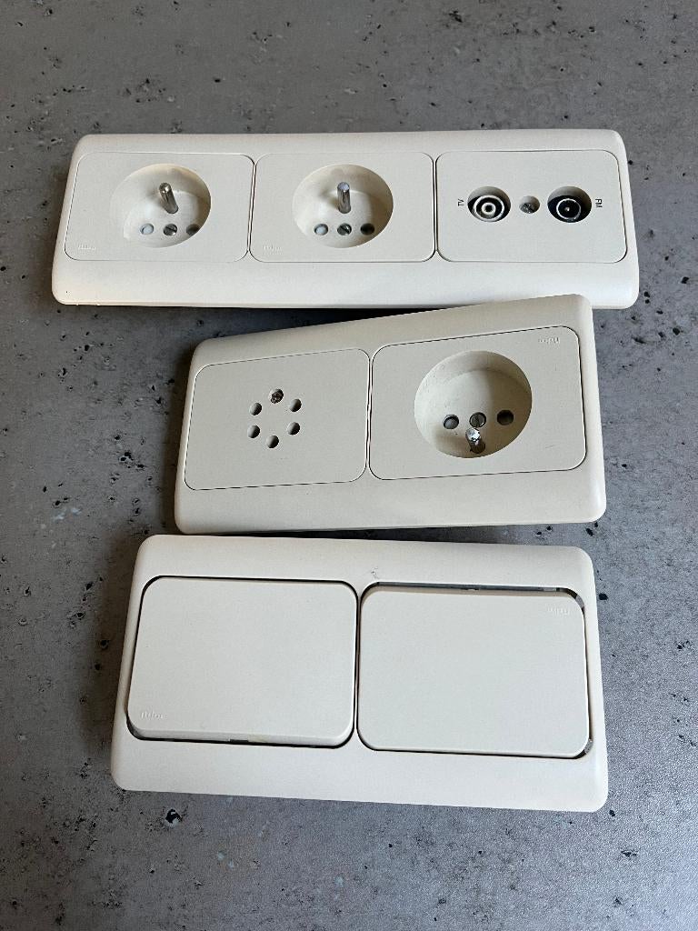 Niko Stopcontacten - Schakelaars, Ophalen