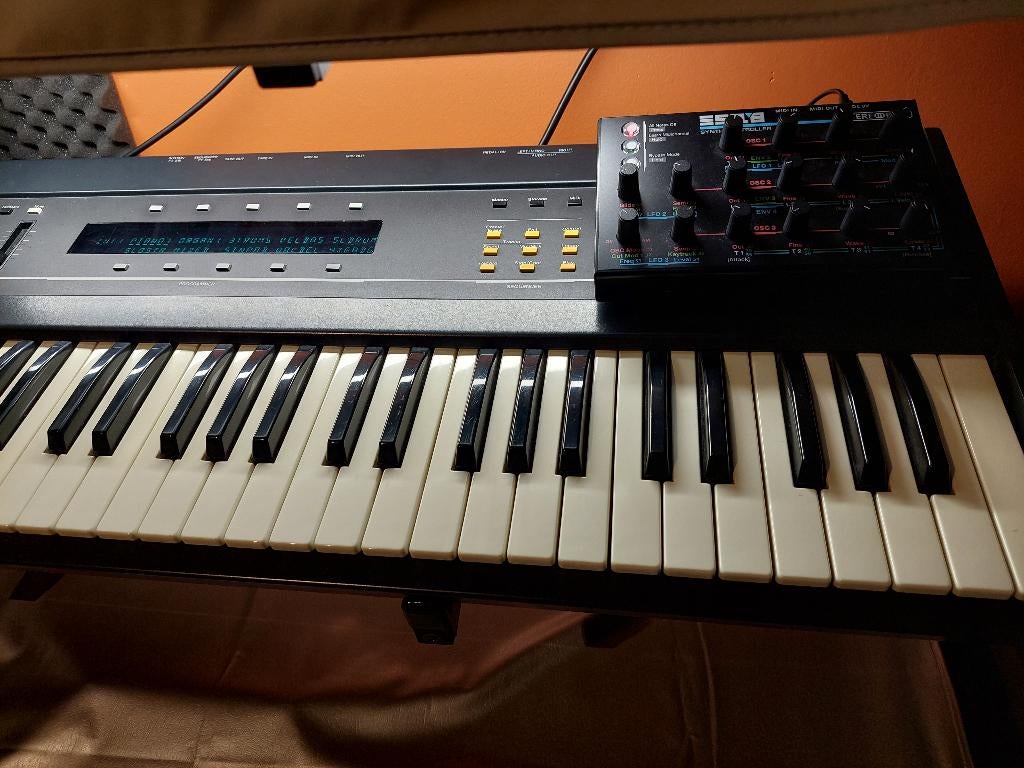 Ensoniq esq-1 avec accessoires, Enlèvement, Utilisé, 61 touches, Avec connexion MIDI