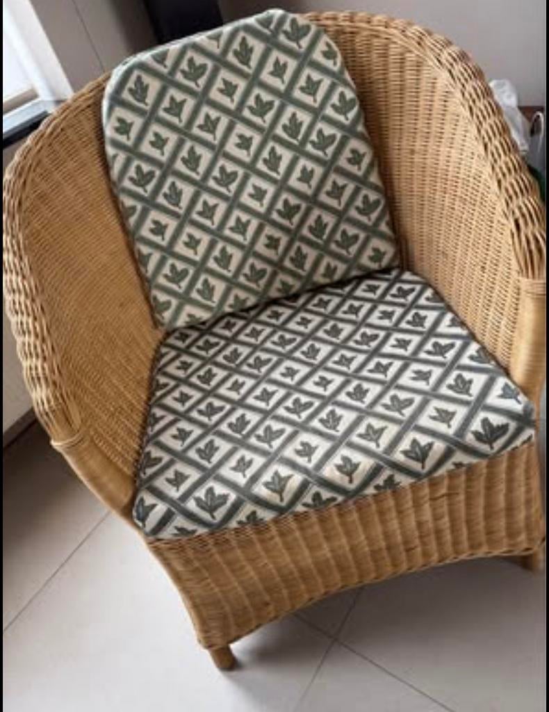 Très joli fauteuil en rotin, Enlèvement