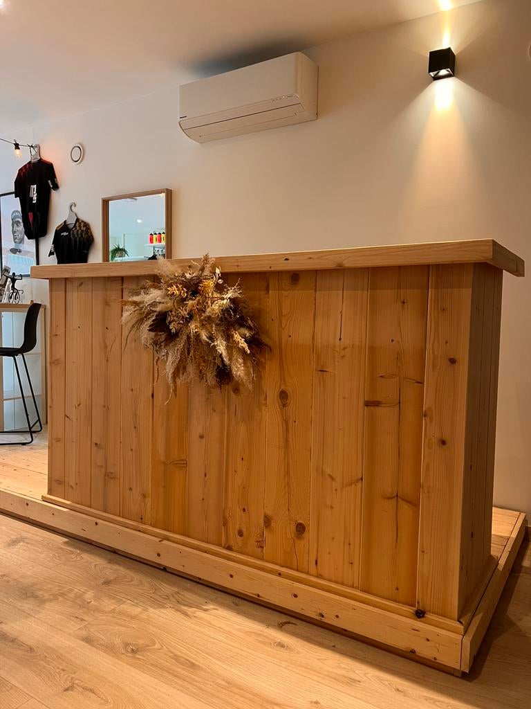 Op maat gemaakte houten balie / toonbank 2m – perfecte staat, Huis en Inrichting, Ophalen, Nieuw, 50 tot 75 cm