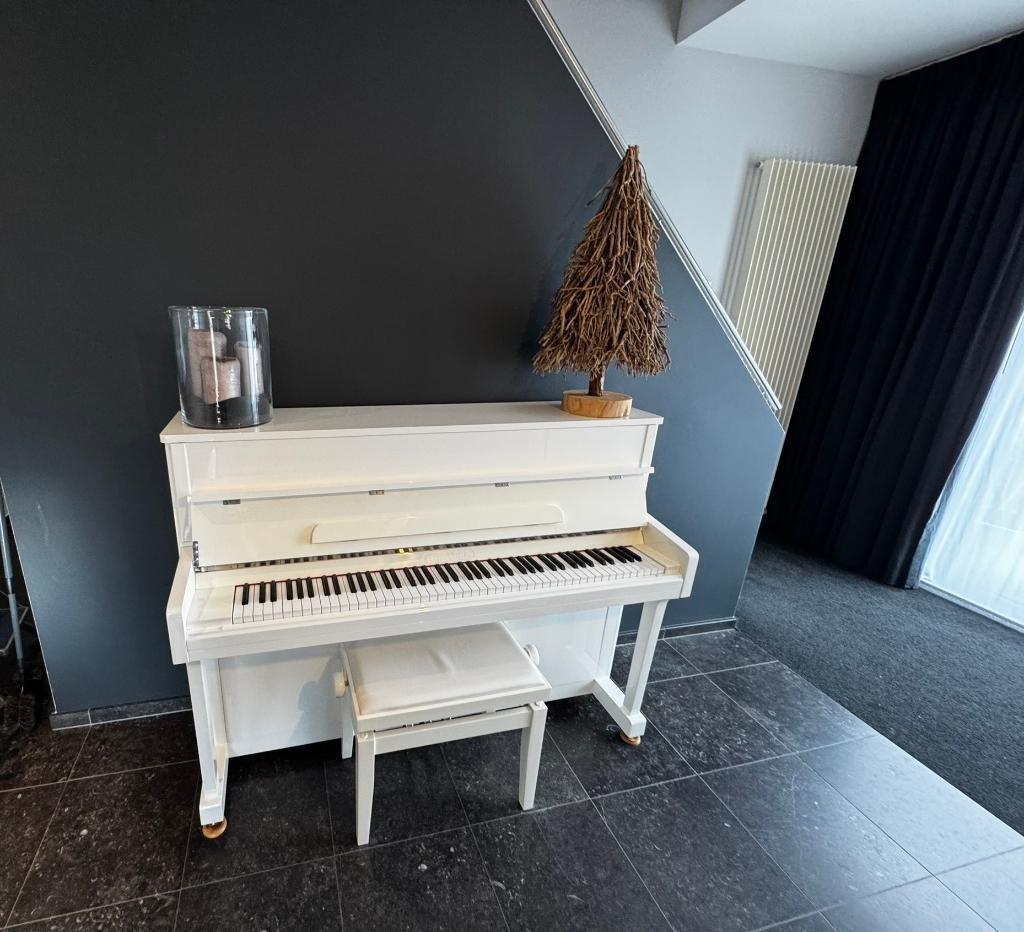 Piano A.M. Wilcke – perfecte staat – inclusief pianobank, Ophalen, Wit, Zo goed als nieuw, Piano
