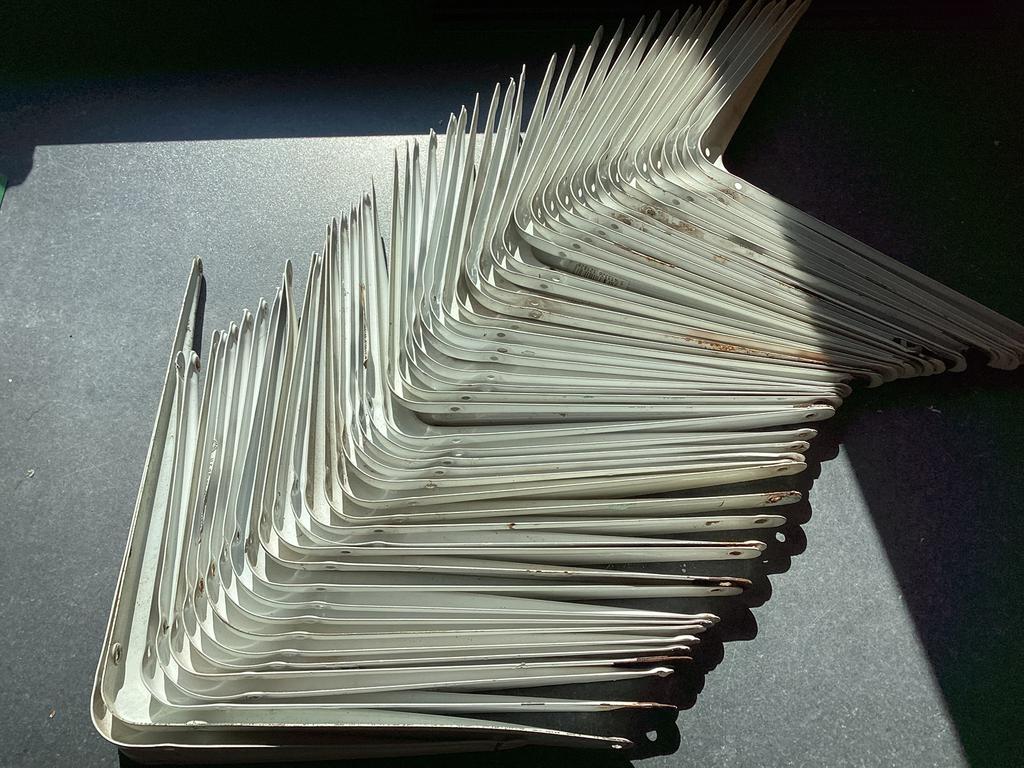 Bak met 49 winkelhaken, Ophalen