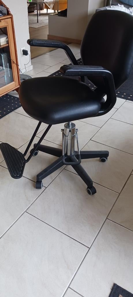 Kappersstoel met pomp, Ophalen