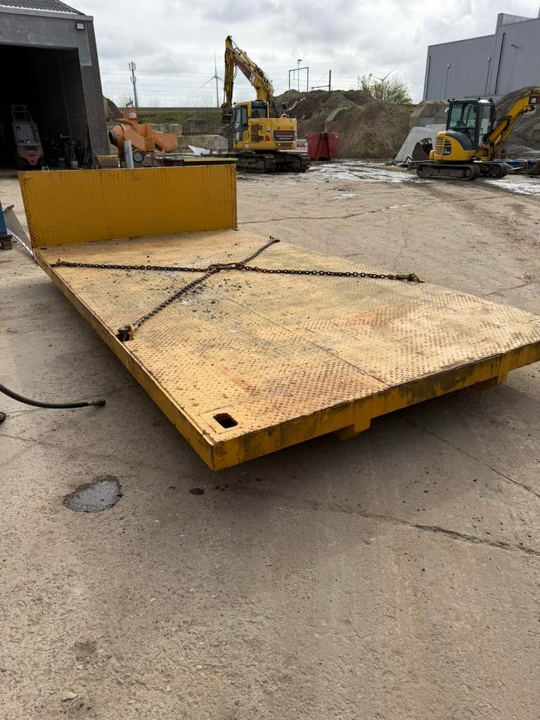 Plateau op koppelschotel, Ophalen, Zo goed als nieuw