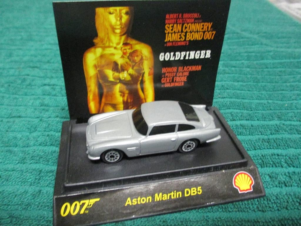 Aston Martin " James Bond 1/64, Enlèvement ou Envoi, Neuf, Voiture