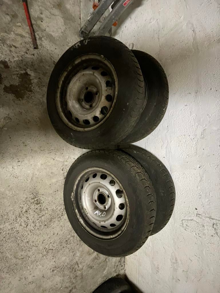 Jantes en toles avec des pneus hivers-neige, 15 pouces, Pneus hiver, Pneu(s), Enlèvement