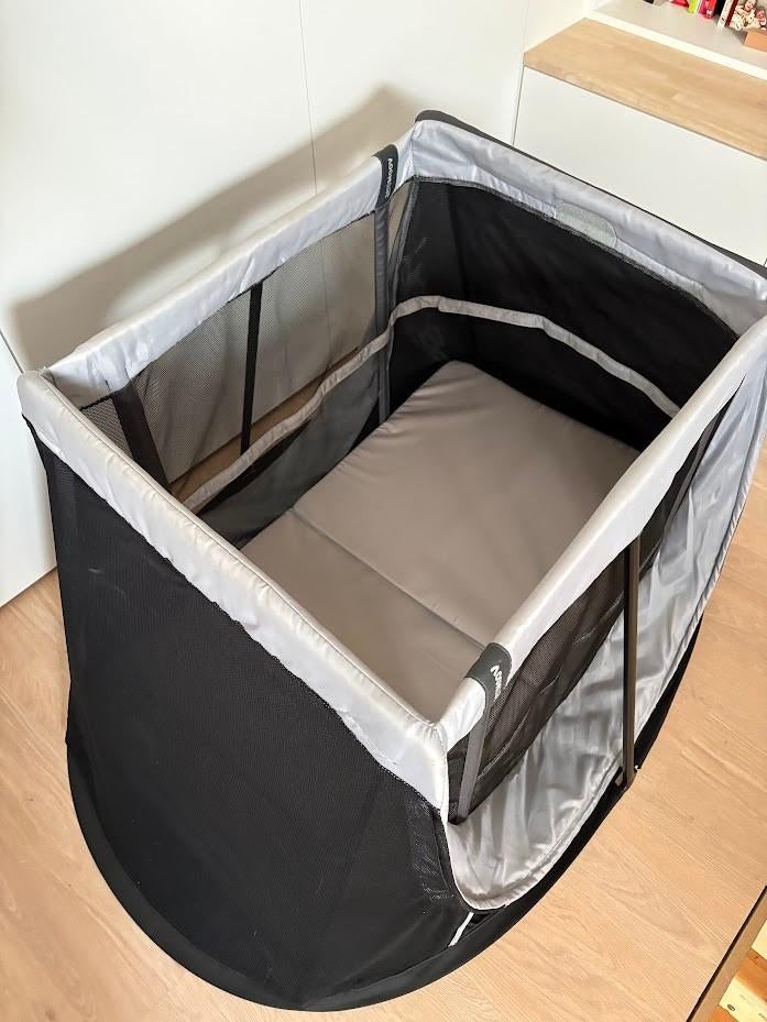 AeroMoov Campingbedje / Reisbedje (incl muggennet), Ophalen, Zo goed als nieuw, Minder dan 140 cm, Matras