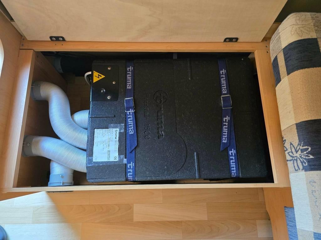 Caravane Hobby 450 de luxe, Jusqu'à 4, Hobby, Lit transversal, Particulier