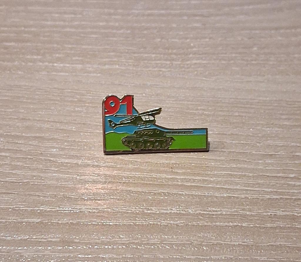 PIN - LEGER - HELIKOPTER - TANK - ARMEE - HELICOPTERE - CHAR, Verzenden, Gebruikt, Overige onderwerpen, Speldje of Pin