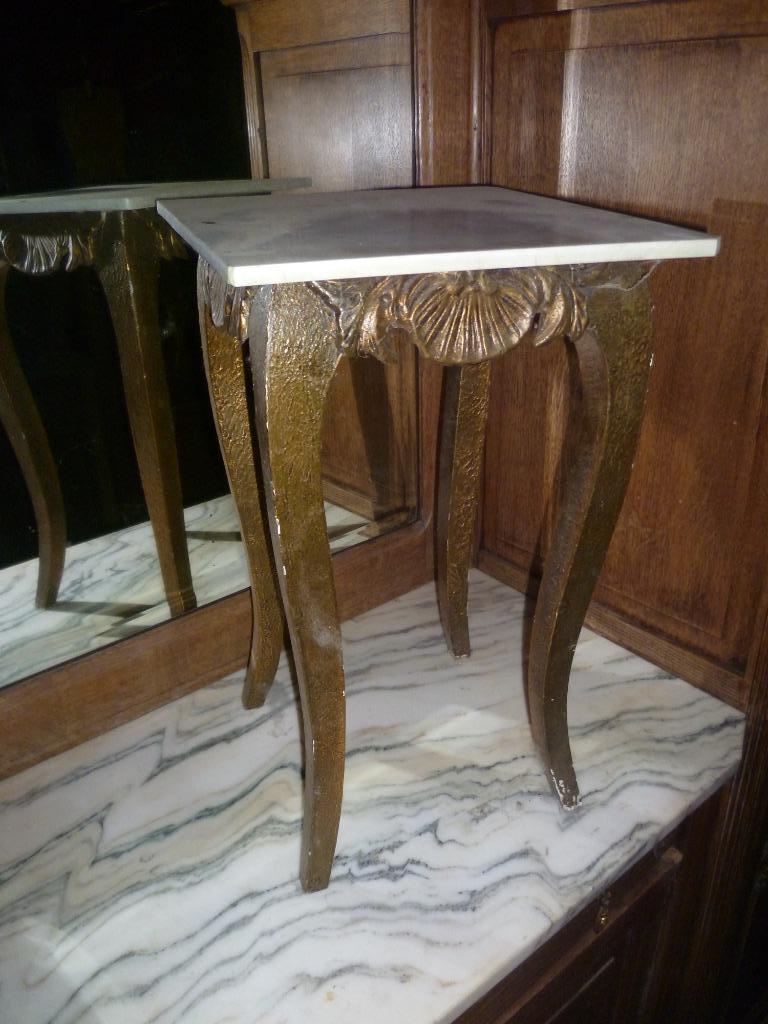 OUD VERGULD BIJZETTAFELTJE MET MARMEREN BLAD, Ophalen