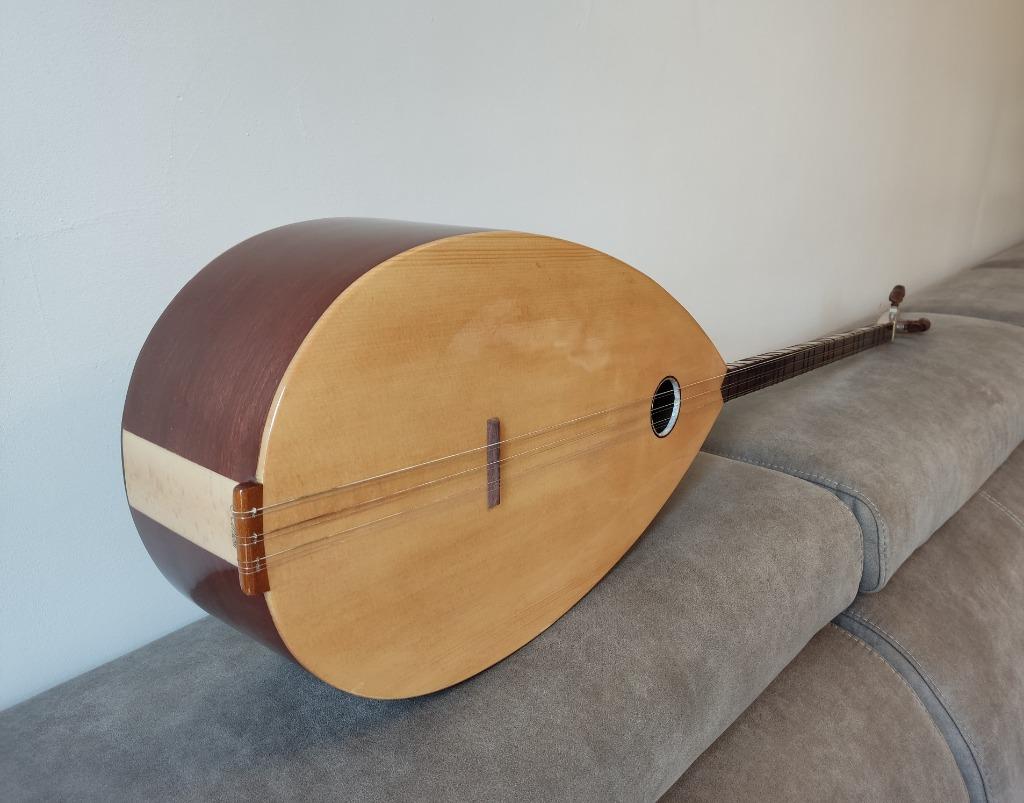 Chez Divan Baglama, saz., Enlèvement, Neuf