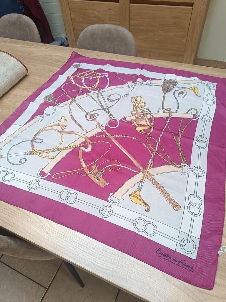 Magnifique foulard en mousseline de soie bergère de France, Ophalen