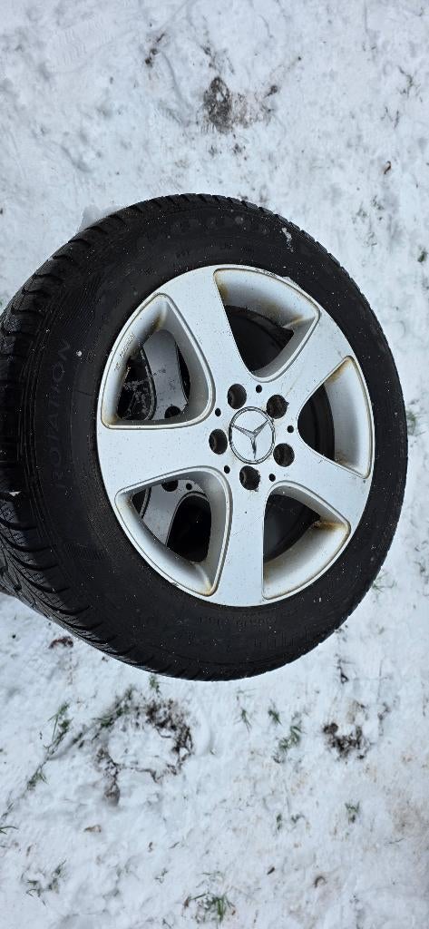 Pneus d'hiver GoodYear Mercedes-Benz, Autos : Pièces & Accessoires, Pneus & Jantes, Pneus et Jantes, Pneus hiver, 16 pouces, Véhicule de tourisme