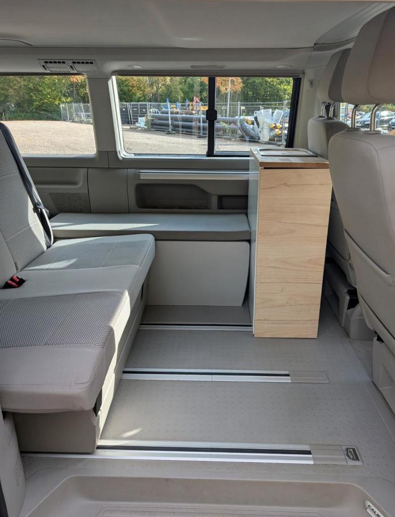 Canapé original Volkswagen T5/T6 t6.1, Caravanes & Camping, Enlèvement, Comme neuf