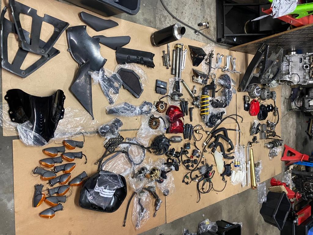 pieces Suzuki gsxr 600 K4 K5 2004 2005, Motos, Pièces | Suzuki, Enlèvement