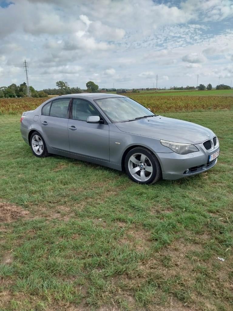 BMW 525D, Autos, Cuir, Carnet d'entretien, Noir, 5 portes