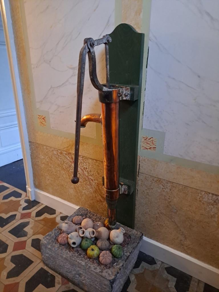 Pompe en cuivre antique, décorative, Enlèvement