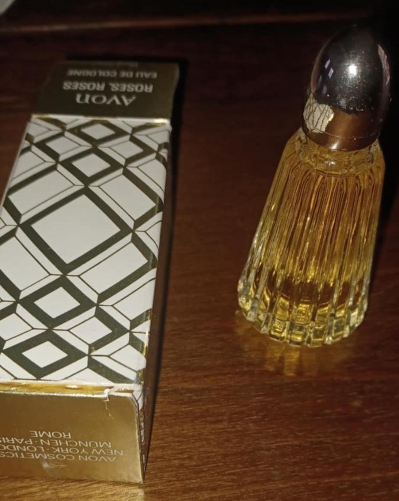 Eau de Cologne AVON ROSES, Collections, Enlèvement ou Envoi, Neuf, Bouteille de parfum, Plein